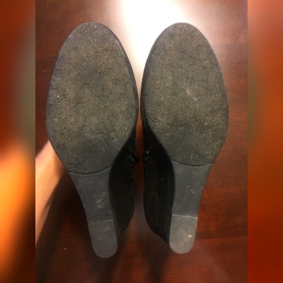 CL by Laundry Black Ankle Booties - Picture 4 of 4